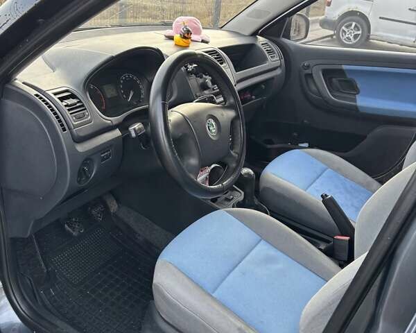 Сірий Шкода Фабія, об'ємом двигуна 1.2 л та пробігом 189 тис. км за 4200 $, фото 4 на Automoto.ua