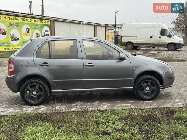 Серый Шкода Фабия, объемом двигателя 1.2 л и пробегом 333 тыс. км за 2700 $, фото 1 на Automoto.ua