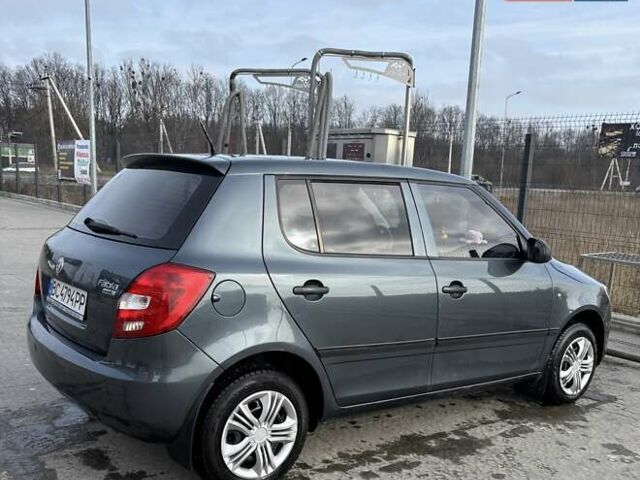 Сірий Шкода Фабія, об'ємом двигуна 1.2 л та пробігом 189 тис. км за 4200 $, фото 1 на Automoto.ua