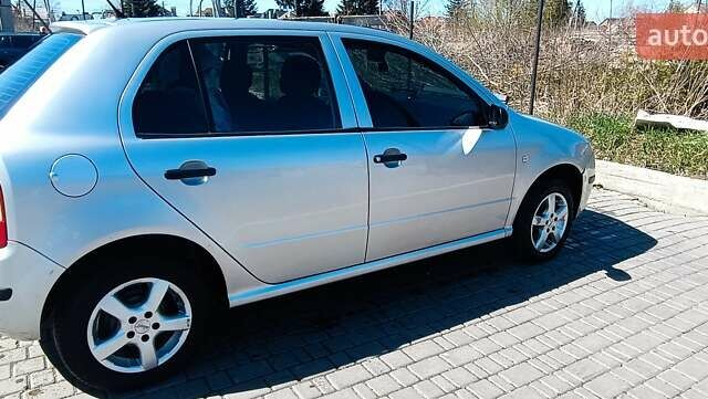 Серый Шкода Фабия, объемом двигателя 1.2 л и пробегом 144 тыс. км за 3850 $, фото 3 на Automoto.ua