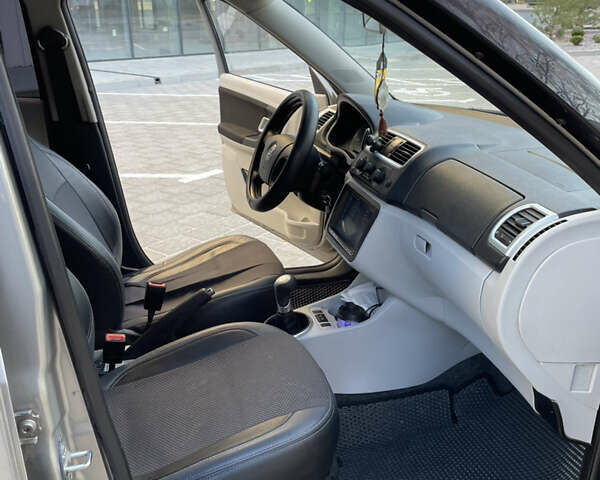 Сірий Шкода Фабія, об'ємом двигуна 1.4 л та пробігом 260 тис. км за 4299 $, фото 23 на Automoto.ua