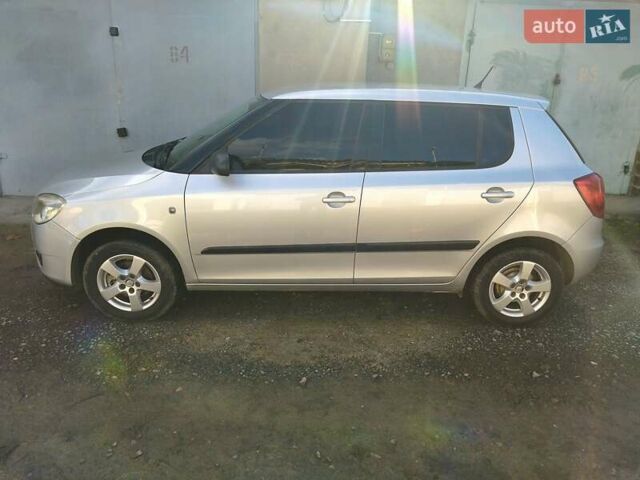 Серый Шкода Фабия, объемом двигателя 1.2 л и пробегом 195 тыс. км за 3900 $, фото 8 на Automoto.ua