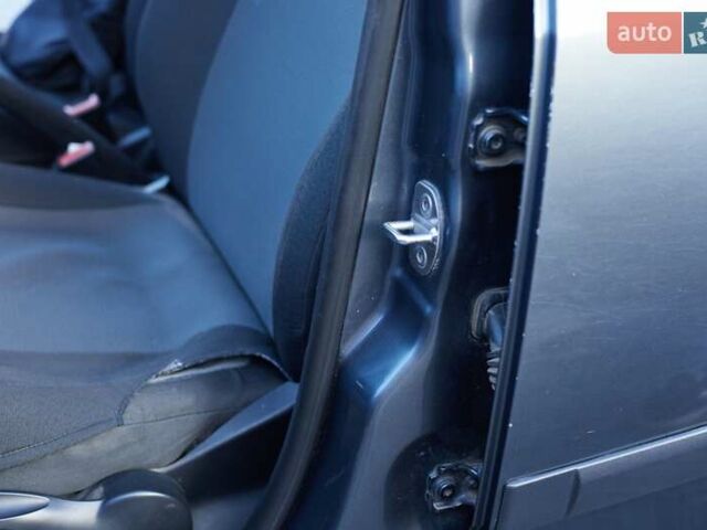 Сірий Шкода Фабія, об'ємом двигуна 1.4 л та пробігом 211 тис. км за 3900 $, фото 11 на Automoto.ua