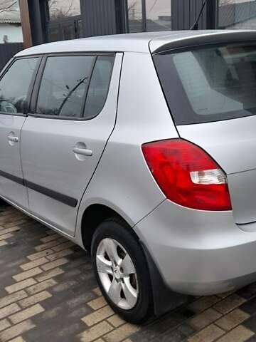 Серый Шкода Фабия, объемом двигателя 1.39 л и пробегом 145 тыс. км за 4500 $, фото 3 на Automoto.ua