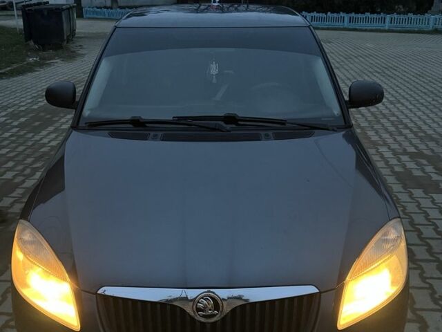 Серый Шкода Фабия, объемом двигателя 1.2 л и пробегом 178 тыс. км за 4500 $, фото 1 на Automoto.ua