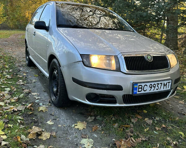 Серый Шкода Фабия, объемом двигателя 1.2 л и пробегом 350 тыс. км за 2400 $, фото 1 на Automoto.ua