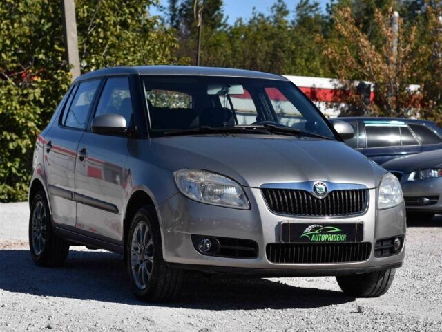 Серый Шкода Фабия, объемом двигателя 1.4 л и пробегом 201 тыс. км за 5450 $, фото 1 на Automoto.ua