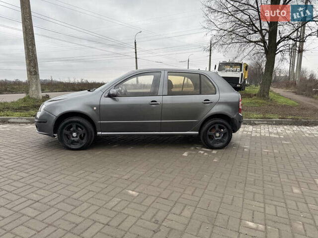 Серый Шкода Фабия, объемом двигателя 1.2 л и пробегом 333 тыс. км за 2700 $, фото 15 на Automoto.ua