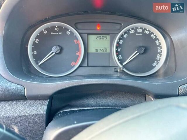 Серый Шкода Фабия, объемом двигателя 1.2 л и пробегом 181 тыс. км за 4500 $, фото 16 на Automoto.ua