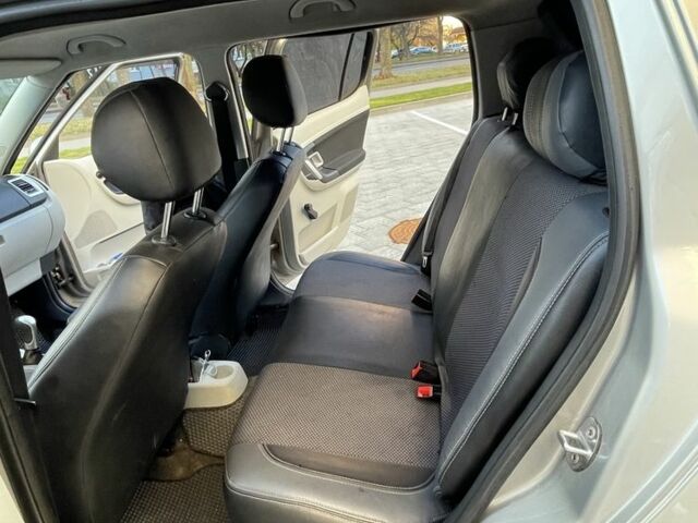 Сірий Шкода Фабія, об'ємом двигуна 1.4 л та пробігом 260 тис. км за 4299 $, фото 7 на Automoto.ua