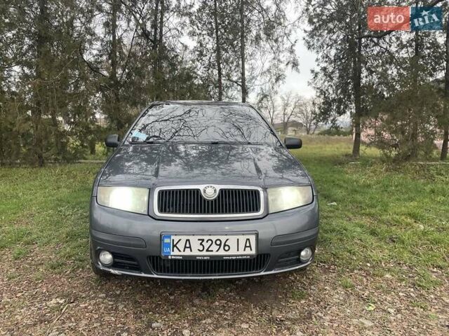 Сірий Шкода Фабія, об'ємом двигуна 1.2 л та пробігом 145 тис. км за 3900 $, фото 1 на Automoto.ua
