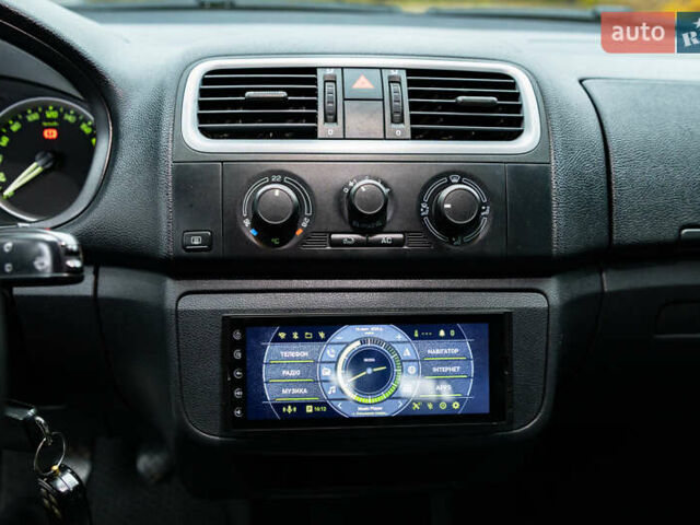 Серый Шкода Фабия, объемом двигателя 1.39 л и пробегом 204 тыс. км за 4900 $, фото 12 на Automoto.ua