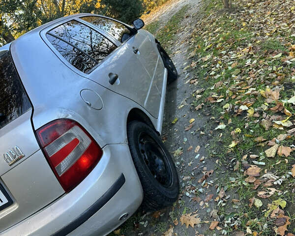 Серый Шкода Фабия, объемом двигателя 1.2 л и пробегом 350 тыс. км за 2400 $, фото 2 на Automoto.ua