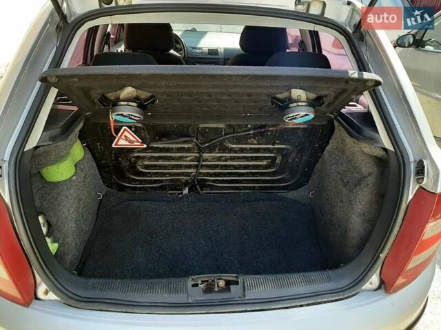 Серый Шкода Фабия, объемом двигателя 1.2 л и пробегом 157 тыс. км за 4500 $, фото 5 на Automoto.ua
