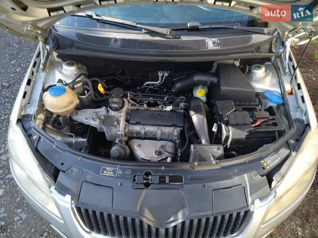 Серый Шкода Фабия, объемом двигателя 1.2 л и пробегом 195 тыс. км за 3900 $, фото 11 на Automoto.ua