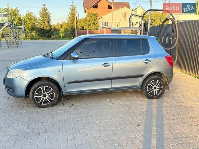 Серый Шкода Фабия, объемом двигателя 1.2 л и пробегом 181 тыс. км за 4500 $, фото 1 на Automoto.ua