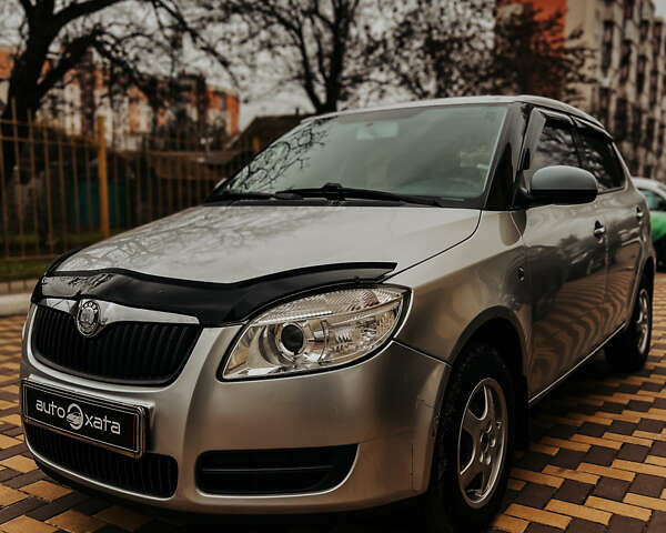 Сірий Шкода Фабія, об'ємом двигуна 1.4 л та пробігом 171 тис. км за 4200 $, фото 1 на Automoto.ua