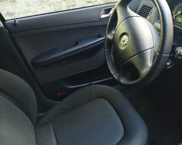 Сірий Шкода Фабія, об'ємом двигуна 1.39 л та пробігом 209 тис. км за 5400 $, фото 33 на Automoto.ua