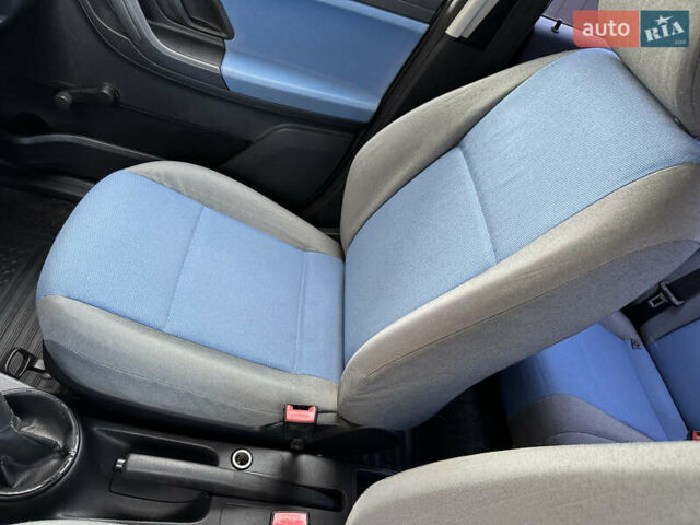 Серый Шкода Фабия, объемом двигателя 1.2 л и пробегом 179 тыс. км за 4299 $, фото 24 на Automoto.ua