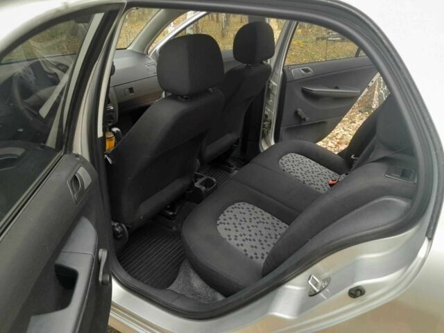 Серый Шкода Фабия, объемом двигателя 1.2 л и пробегом 202 тыс. км за 3700 $, фото 9 на Automoto.ua