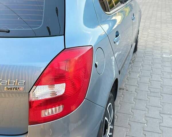 Серый Шкода Фабия, объемом двигателя 1.2 л и пробегом 181 тыс. км за 4500 $, фото 4 на Automoto.ua