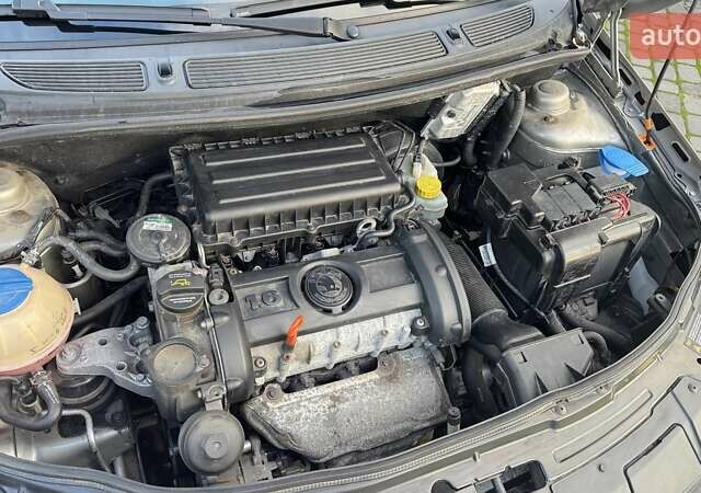 Серый Шкода Фабия, объемом двигателя 1.6 л и пробегом 198 тыс. км за 5900 $, фото 12 на Automoto.ua