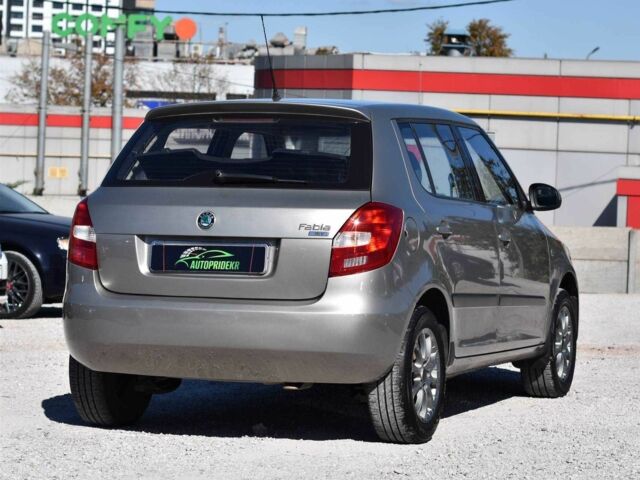 Серый Шкода Фабия, объемом двигателя 1.4 л и пробегом 201 тыс. км за 5450 $, фото 2 на Automoto.ua