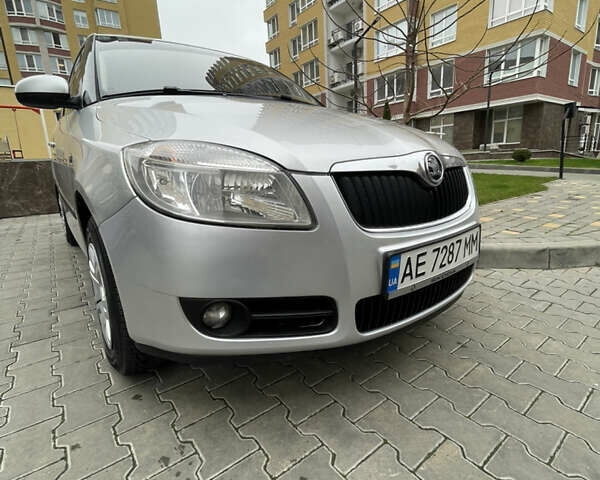 Серый Шкода Фабия, объемом двигателя 1.39 л и пробегом 208 тыс. км за 5500 $, фото 11 на Automoto.ua