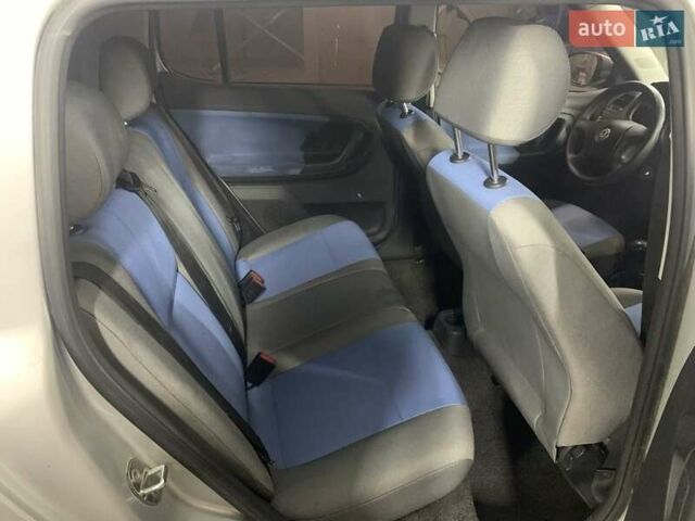 Серый Шкода Фабия, объемом двигателя 1.2 л и пробегом 154 тыс. км за 4299 $, фото 7 на Automoto.ua