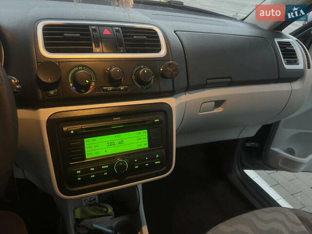 Серый Шкода Фабия, объемом двигателя 1.39 л и пробегом 181 тыс. км за 5400 $, фото 10 на Automoto.ua