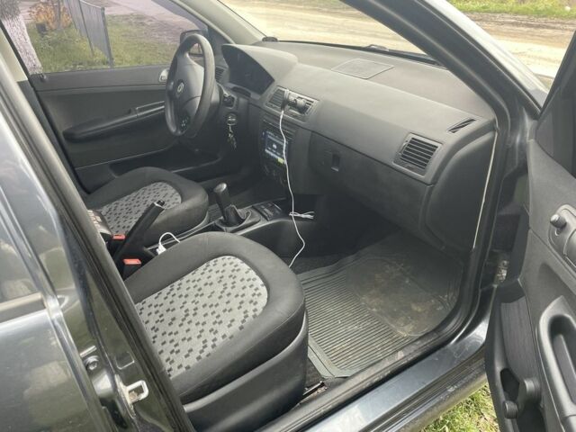 Серый Шкода Фабия, объемом двигателя 1.2 л и пробегом 145 тыс. км за 3900 $, фото 4 на Automoto.ua