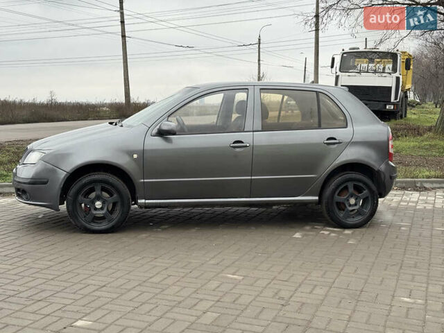 Серый Шкода Фабия, объемом двигателя 1.2 л и пробегом 333 тыс. км за 2700 $, фото 6 на Automoto.ua
