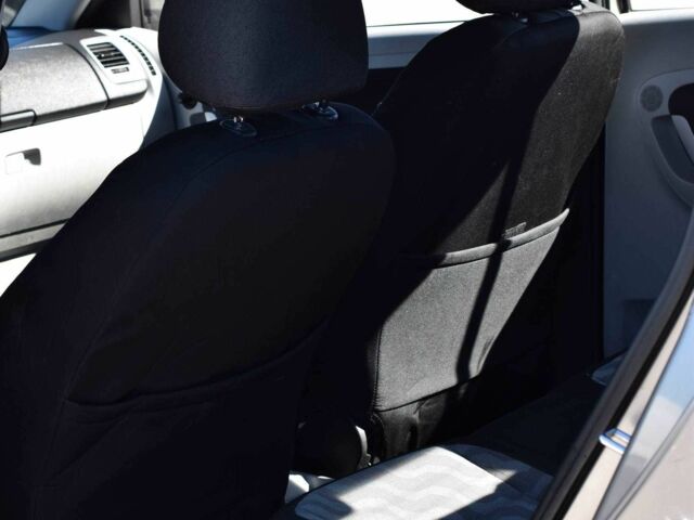 Серый Шкода Фабия, объемом двигателя 1.4 л и пробегом 201 тыс. км за 5450 $, фото 17 на Automoto.ua