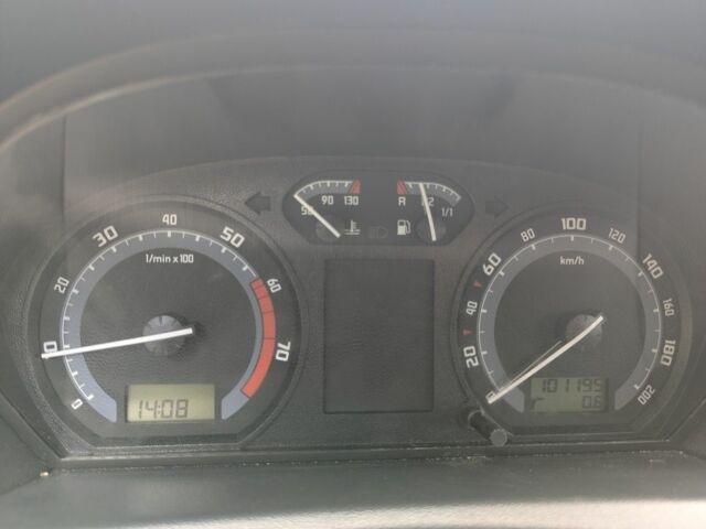 Серый Шкода Фабия, объемом двигателя 1.2 л и пробегом 101 тыс. км за 4500 $, фото 7 на Automoto.ua