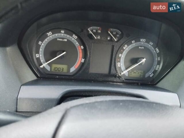 Серый Шкода Фабия, объемом двигателя 1.2 л и пробегом 250 тыс. км за 3600 $, фото 2 на Automoto.ua