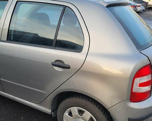 Шкода Фабія 2007 у Краматорске на Automoto.ua Сірий Шкода Фабія, об'ємом двигуна 1.2 л та пробігом 95 тис. км за 5350 $, фото 1 на Automoto.ua