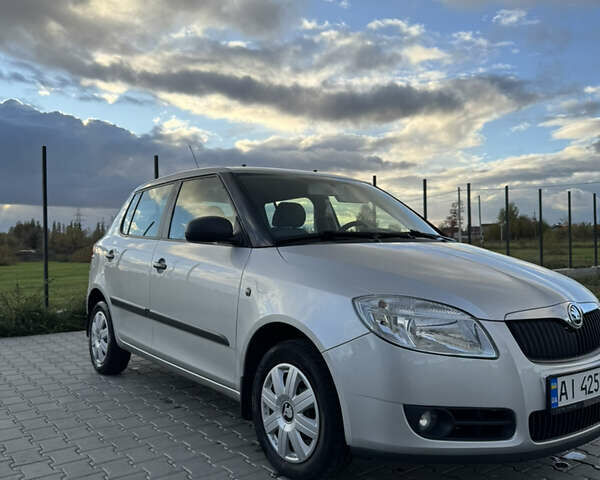 Сірий Шкода Фабія, об'ємом двигуна 1.2 л та пробігом 206 тис. км за 4700 $, фото 2 на Automoto.ua