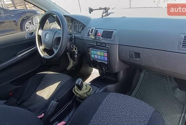 Серый Шкода Фабия, объемом двигателя 1.2 л и пробегом 144 тыс. км за 3850 $, фото 6 на Automoto.ua