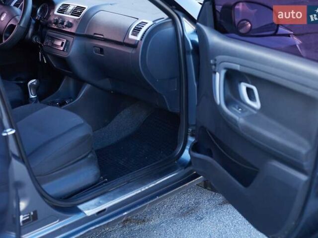 Сірий Шкода Фабія, об'ємом двигуна 1.4 л та пробігом 211 тис. км за 3900 $, фото 12 на Automoto.ua