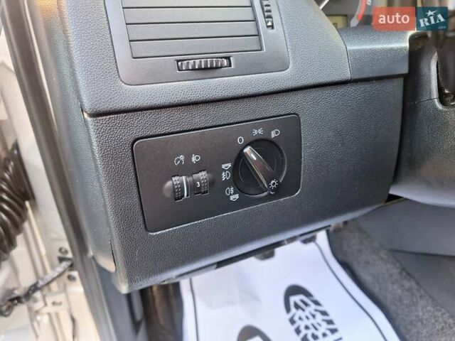 Серый Шкода Фабия, объемом двигателя 1.4 л и пробегом 116 тыс. км за 4650 $, фото 49 на Automoto.ua