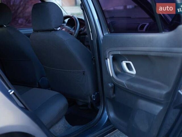 Серый Шкода Фабия, объемом двигателя 1.39 л и пробегом 211 тыс. км за 3900 $, фото 11 на Automoto.ua