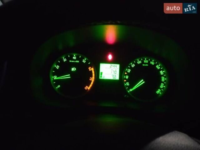 Серый Шкода Фабия, объемом двигателя 1.2 л и пробегом 195 тыс. км за 3900 $, фото 17 на Automoto.ua