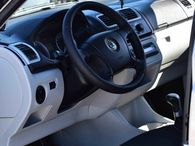 Серый Шкода Фабия, объемом двигателя 1.4 л и пробегом 201 тыс. км за 5450 $, фото 7 на Automoto.ua