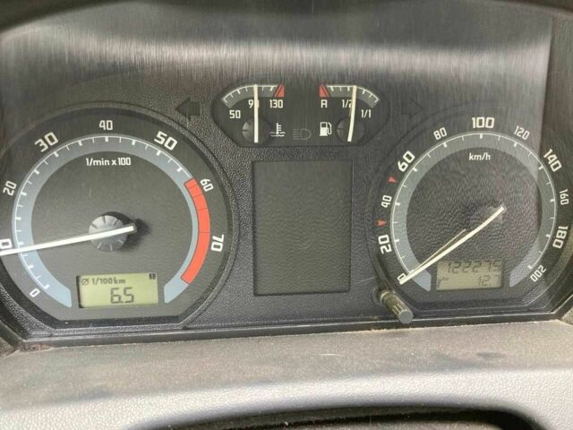 Шкода Фабия 2007 в Каменское - Днепродзержинск на Automoto.ua Серый Шкода Фабия, объемом двигателя 1.2 л и пробегом 122 тыс. км за 4923 $, фото 9 на Automoto.ua