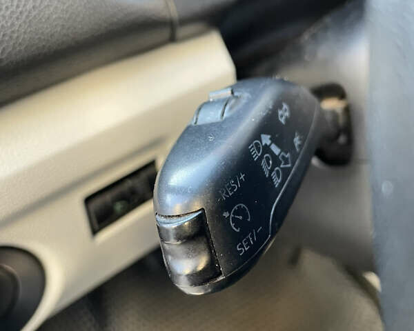 Сірий Шкода Фабія, об'ємом двигуна 1.4 л та пробігом 260 тис. км за 4299 $, фото 26 на Automoto.ua