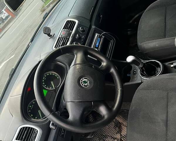 Серый Шкода Фабия, объемом двигателя 1.4 л и пробегом 267 тыс. км за 4300 $, фото 4 на Automoto.ua