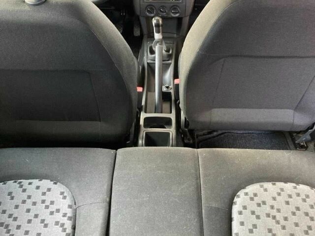 Шкода Фабия 2007 в Каменское - Днепродзержинск на Automoto.ua Серый Шкода Фабия, объемом двигателя 1.2 л и пробегом 122 тыс. км за 4923 $, фото 6 на Automoto.ua