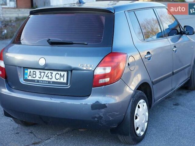 Серый Шкода Фабия, объемом двигателя 1.39 л и пробегом 211 тыс. км за 3900 $, фото 2 на Automoto.ua