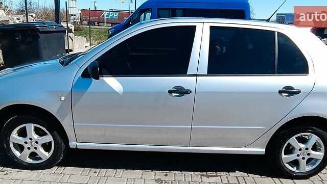 Серый Шкода Фабия, объемом двигателя 1.2 л и пробегом 144 тыс. км за 3850 $, фото 4 на Automoto.ua