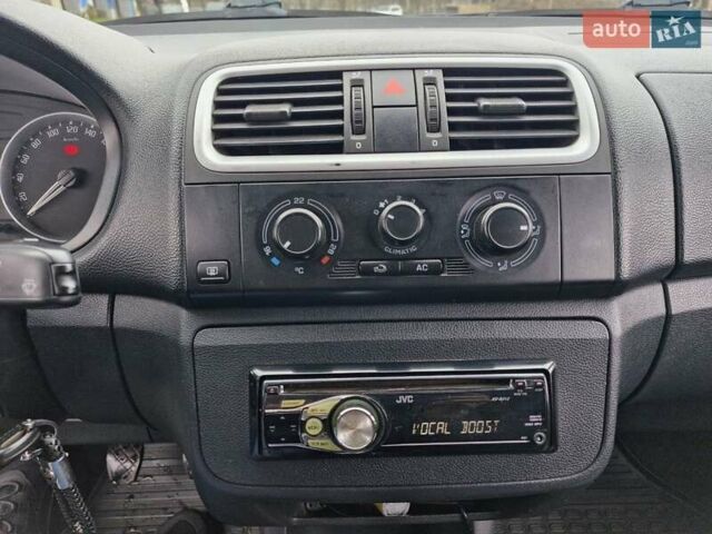 Сірий Шкода Фабія, об'ємом двигуна 1.4 л та пробігом 185 тис. км за 5999 $, фото 21 на Automoto.ua